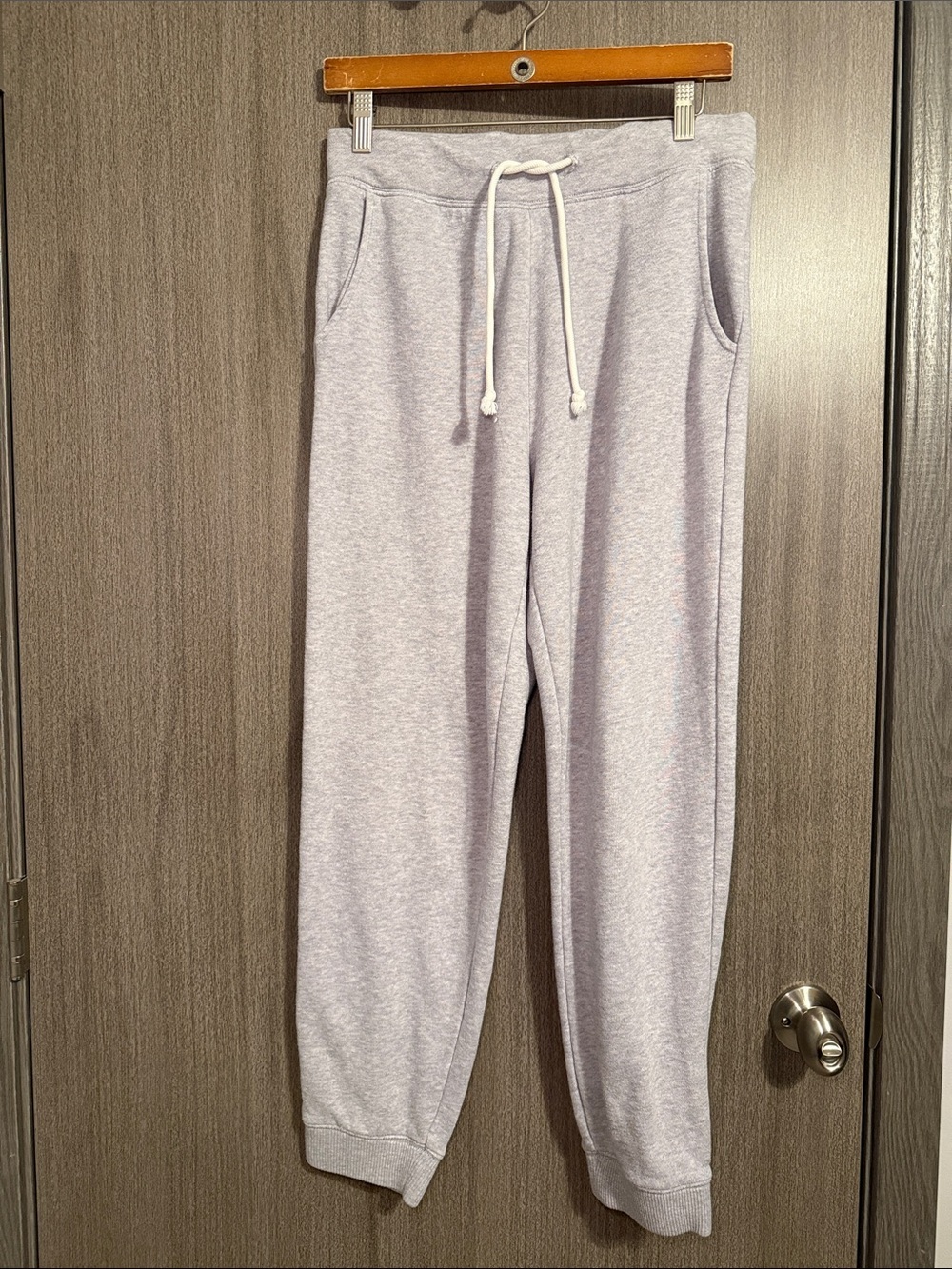 American Eagle Outfitters Women's Light Gray Sweatpant Joggers Size Small NWOT